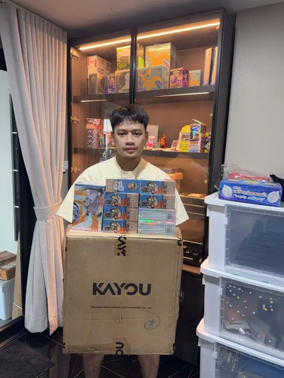 ลูกค้ารับกล่องใหญ่กลับบ้าน